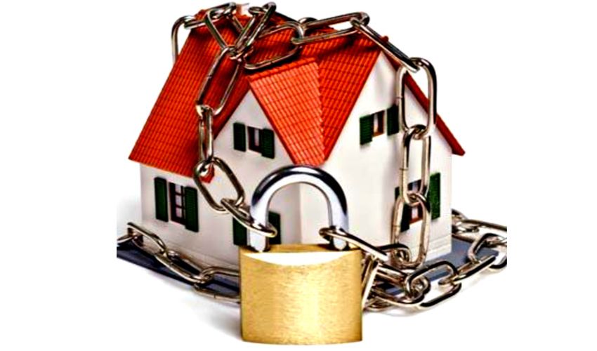 Woning in Eindhoven wordt na een inbraak weer afsluitbaar gemaakt Woning in Eindhoven wordt na een inbraak weer afsluitbaar gemaakt